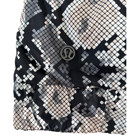 Lululemon The Fluffiest Vest Black Ziggy Snake Pink Black 650 Goose Down Sz 8 - Picture 14 of 14